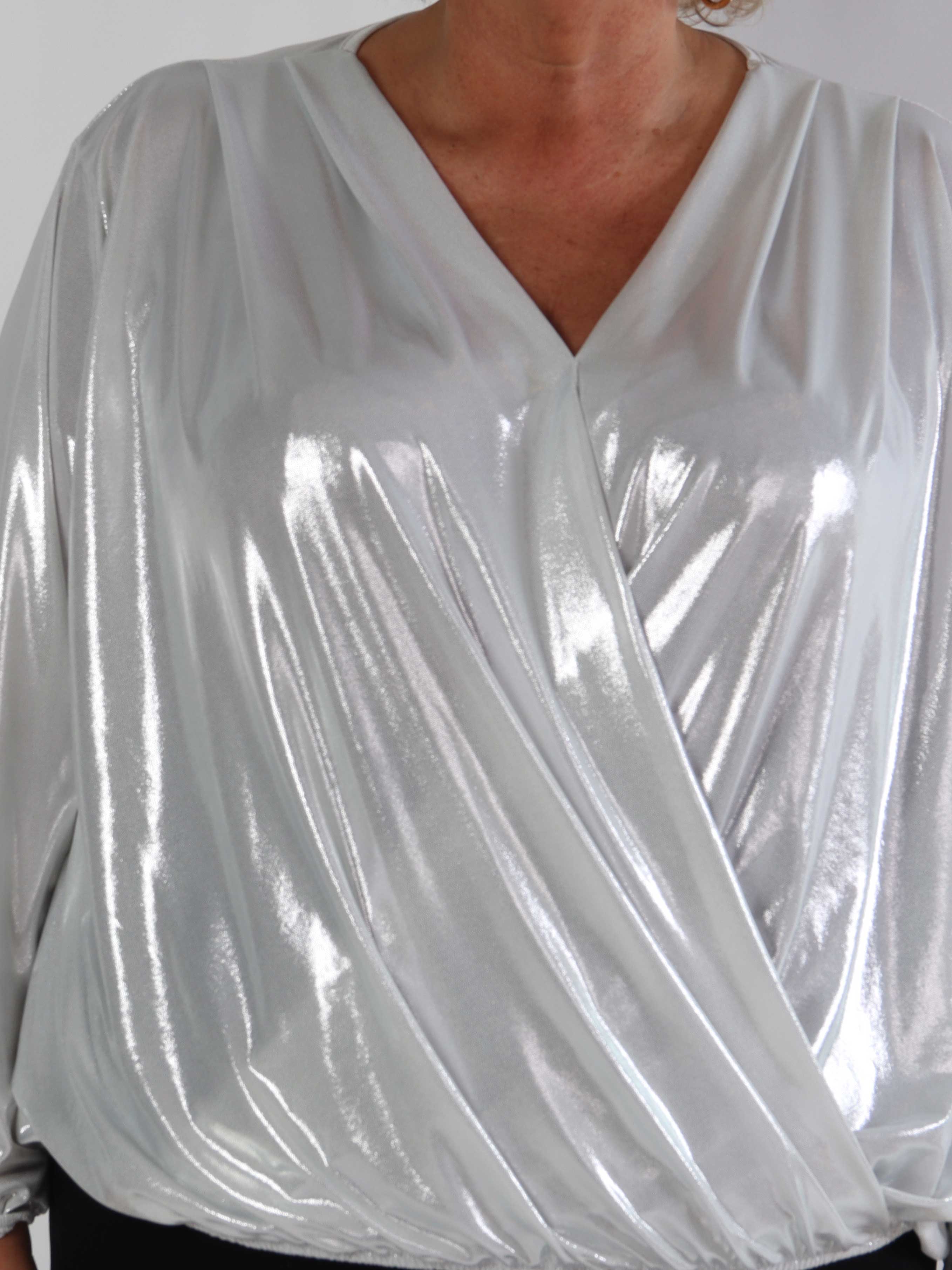 Rakel Shiny - Langærmet plus size bluse i skinnende stof